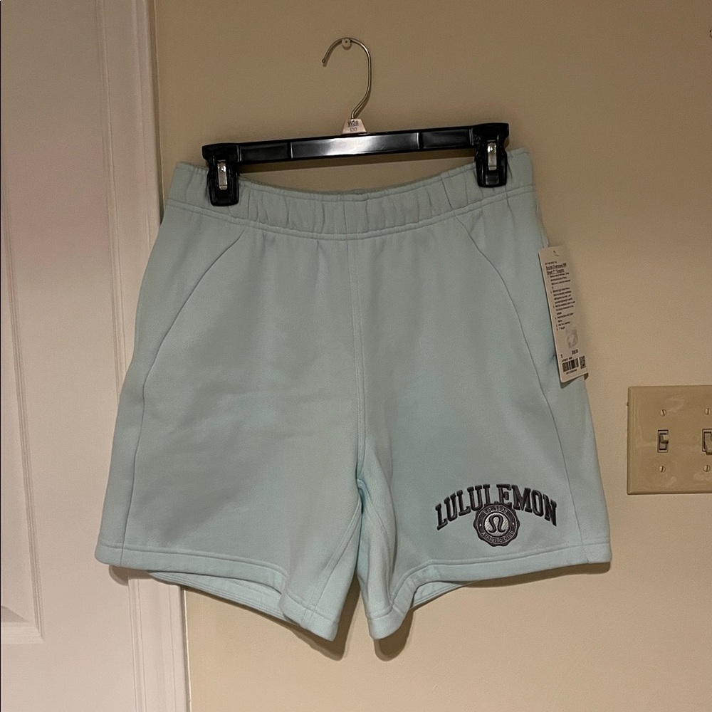 NWT Lululemon Athletica Scuba Oversized MR Short 7” Graphic